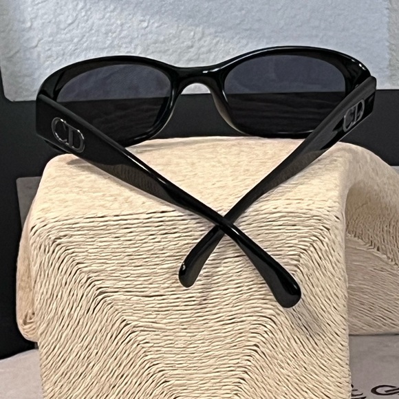 CHRISTIAN DIOR PRE-LOVED AUTHENTIC VINTAGE SIGNATURE TRADEMARK LOGO SUNGLASSES - Picture 9 of 17